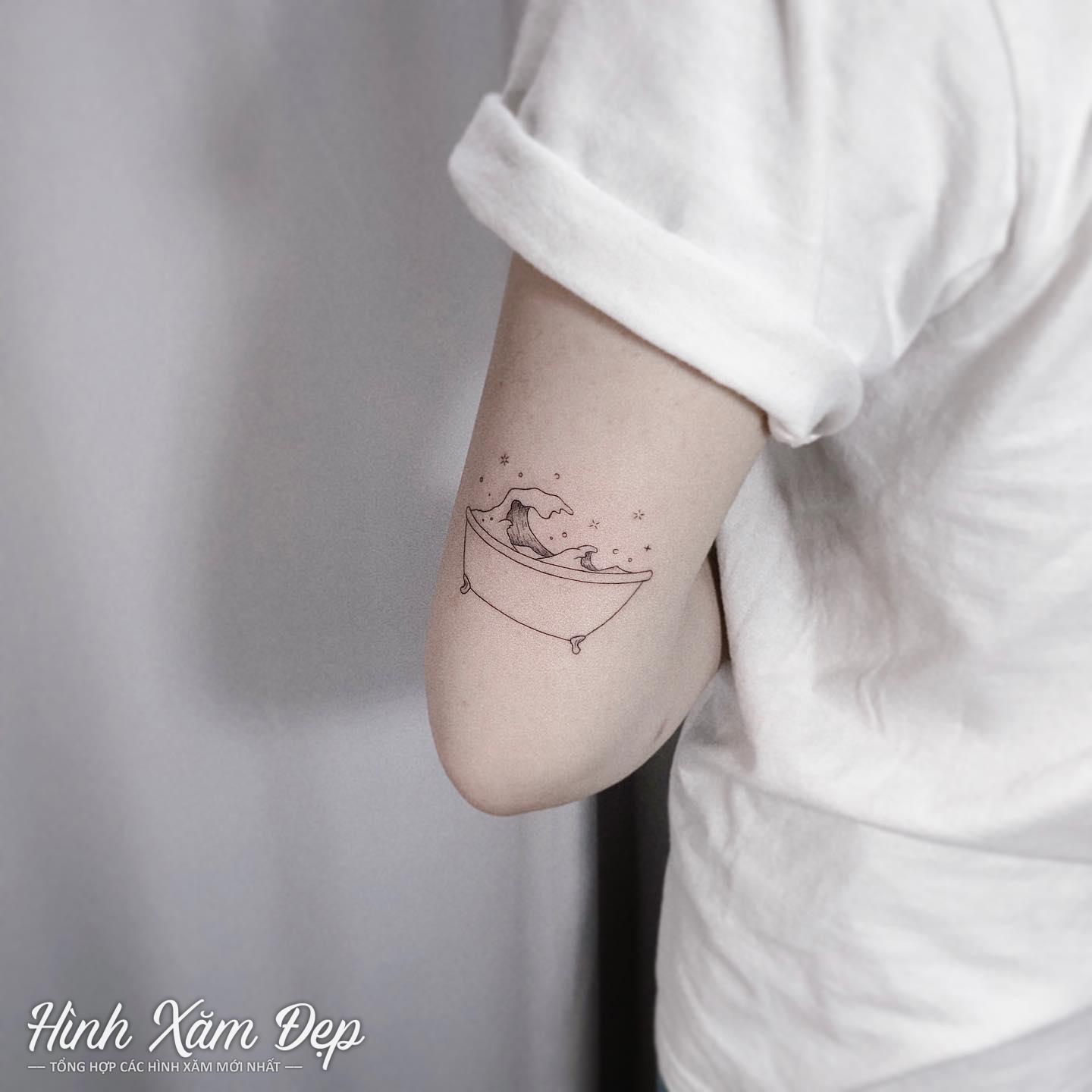Hình xăm bồn tắm mini say bắp tay
