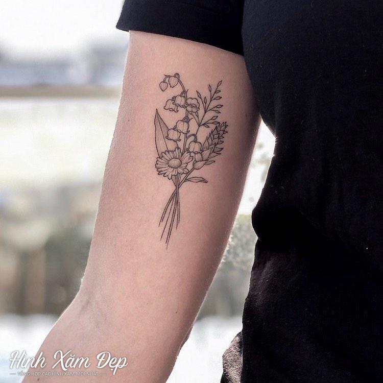 Hình xăm bông hoa bắp tay