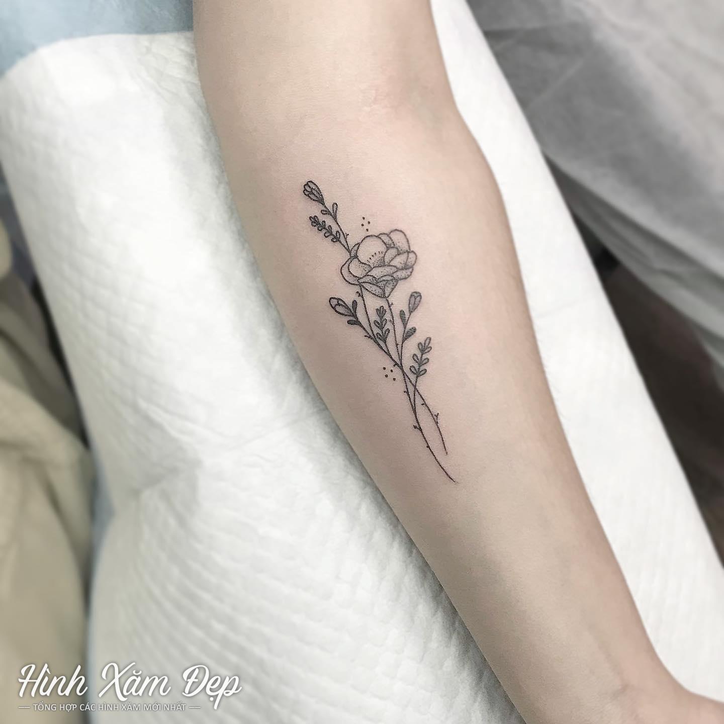 Hình xăm bông hoa cánh tay