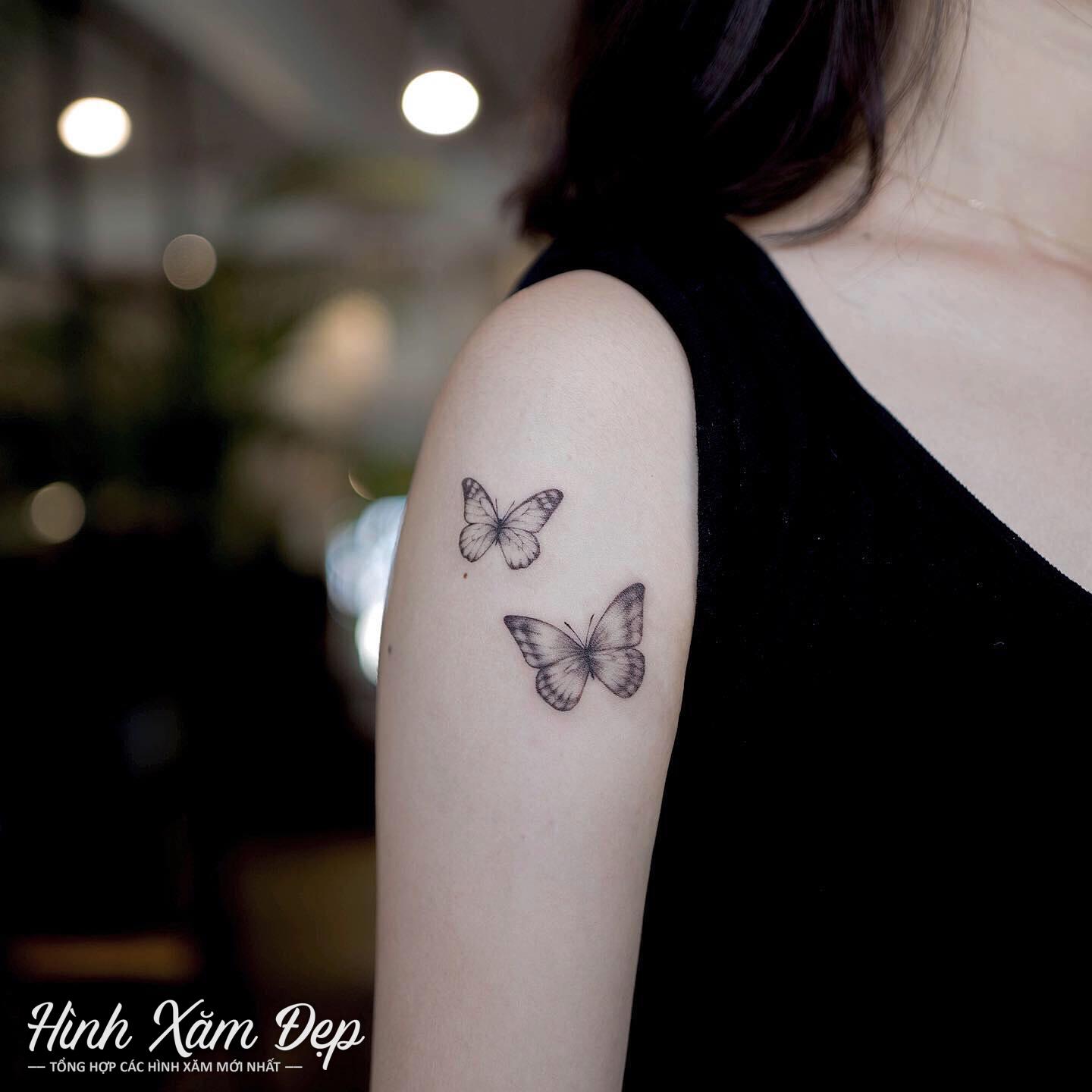 Hình xăm bướm bắp vai