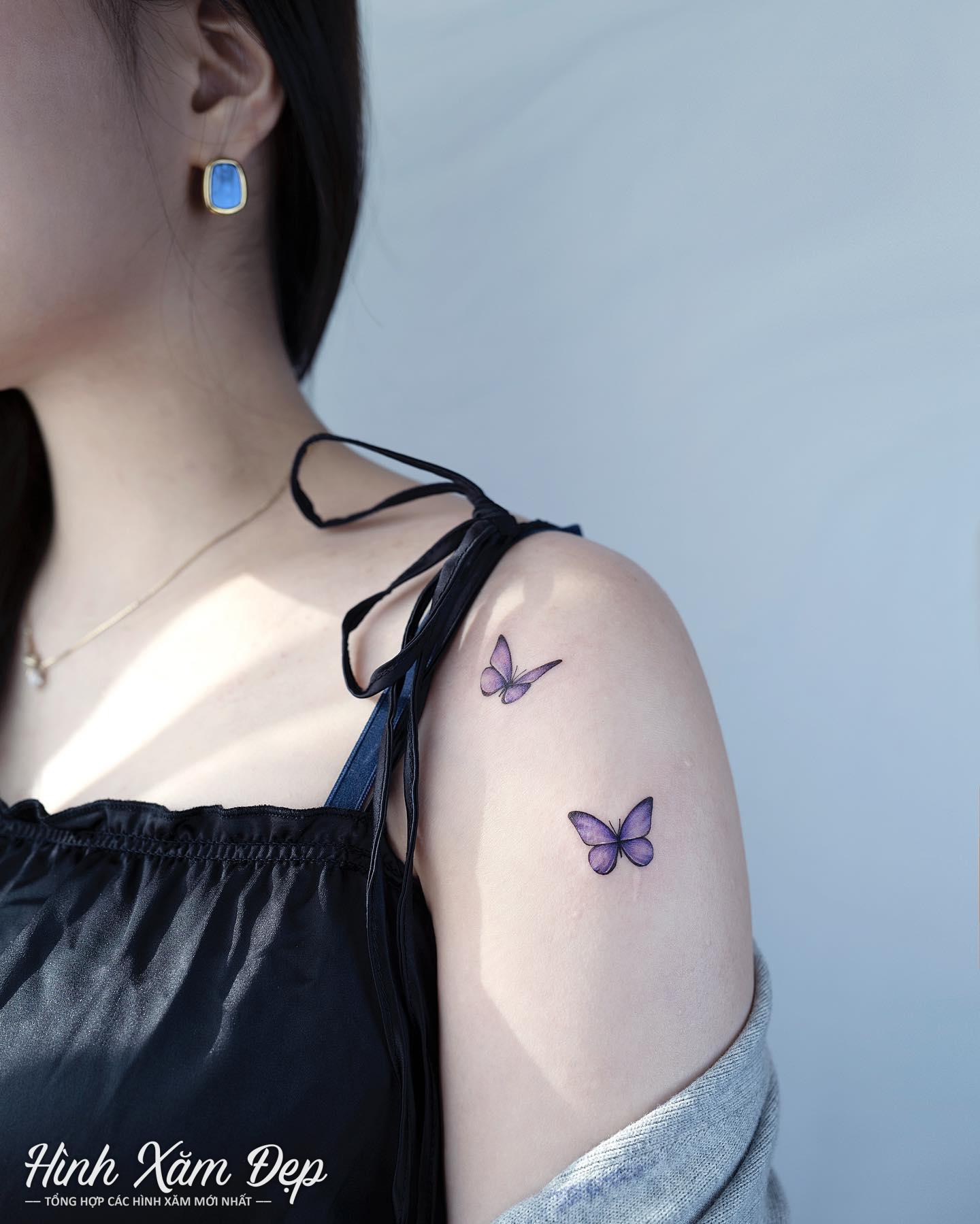 Hình xăm bướm mini bắp vai