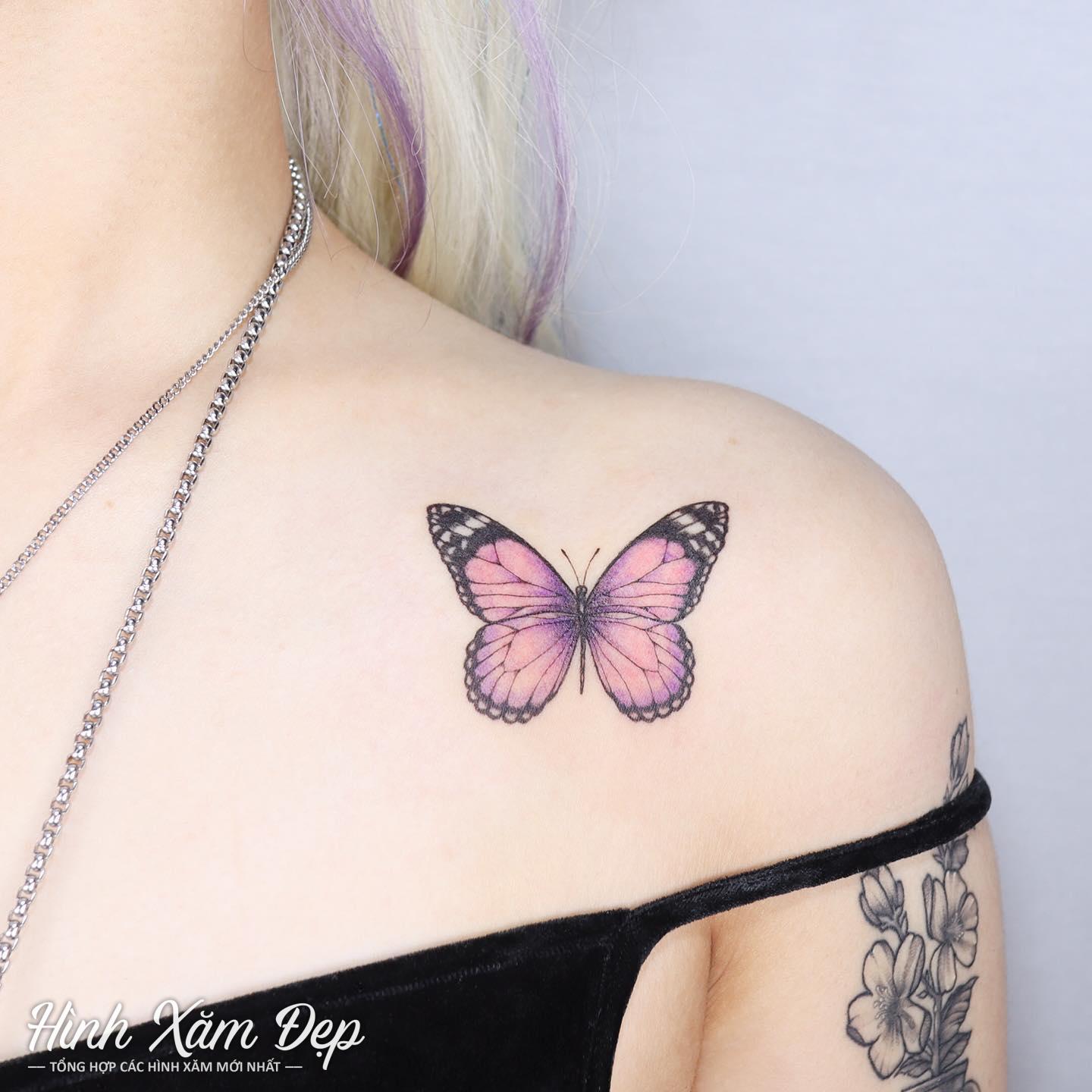 Hình xăm bướm mini vai