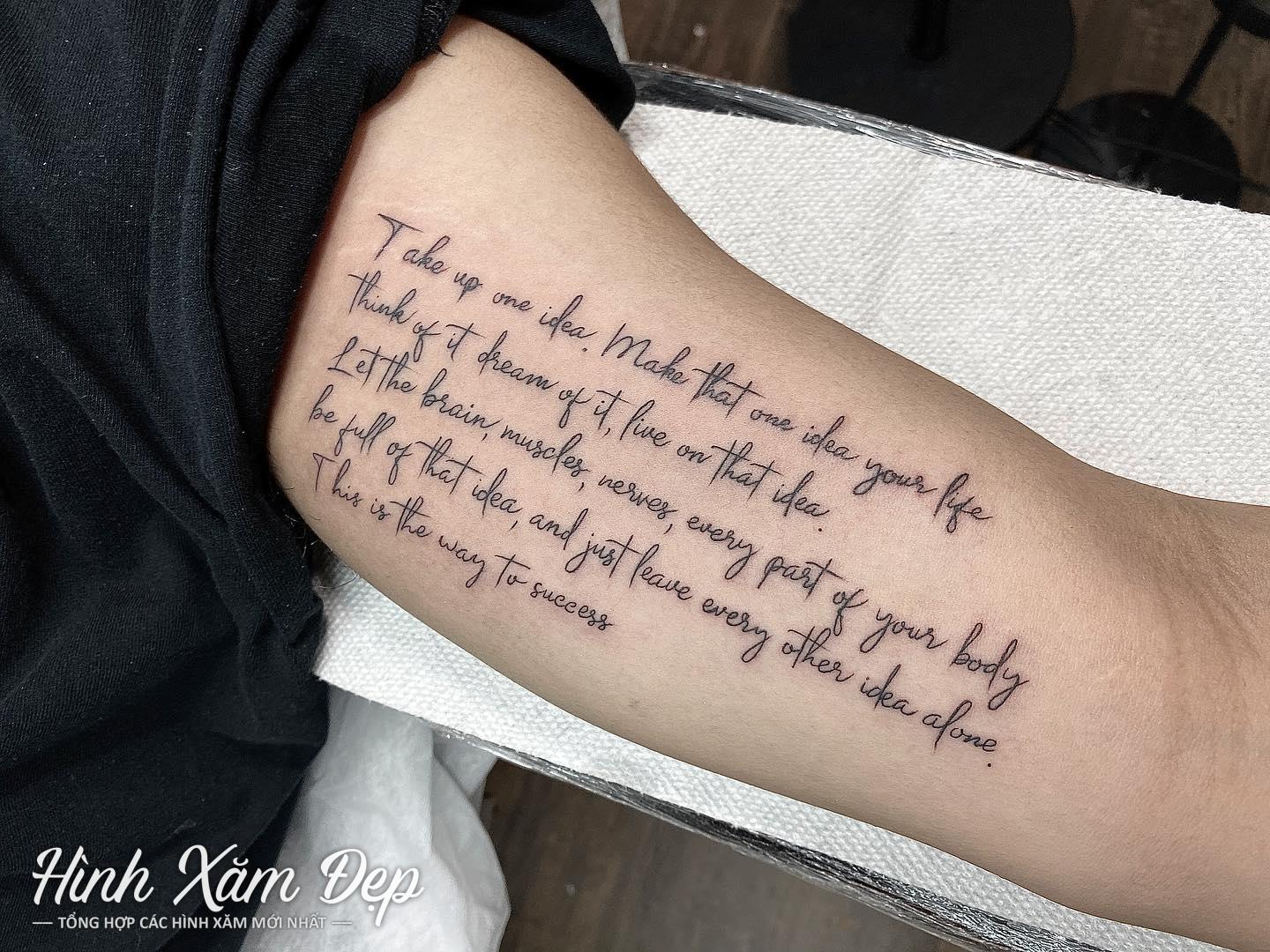 Hình xăm câu chữ bắp tay