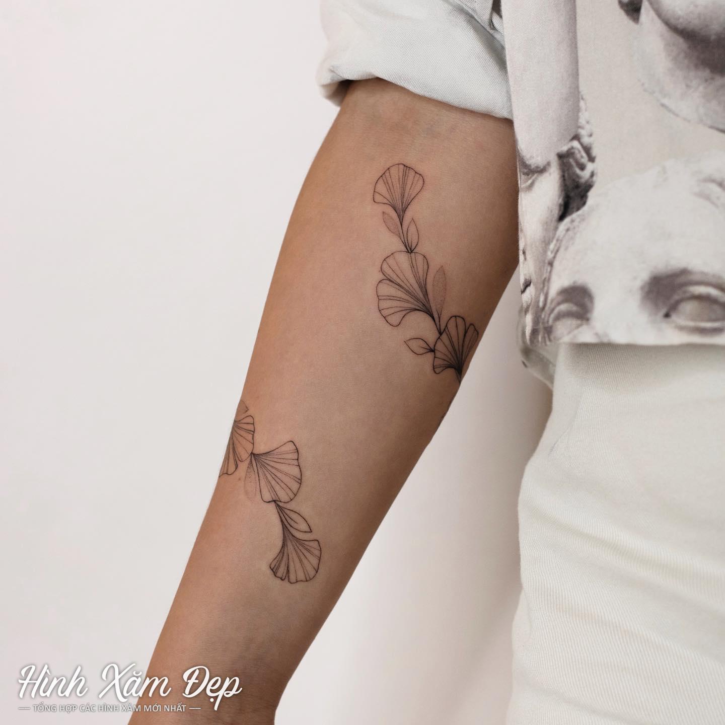 Hình xăm chiếc lá cánh tay