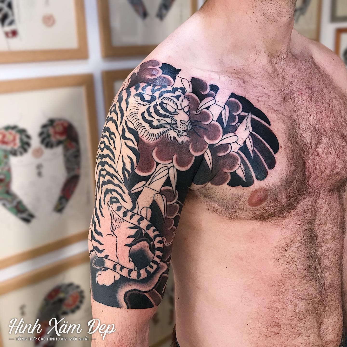 Hình xăm chú hổ bắp tay sang ngực