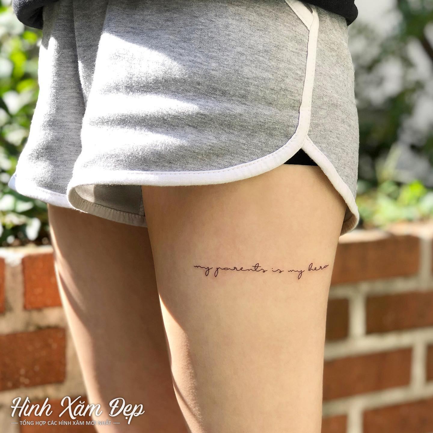 Hình xăm chữ mảnh bắp đùi