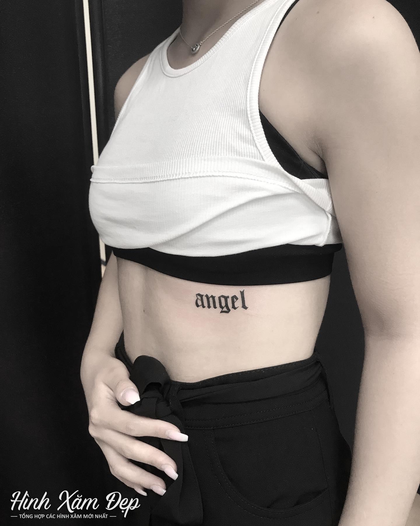 Hình xăm chữ mini eo