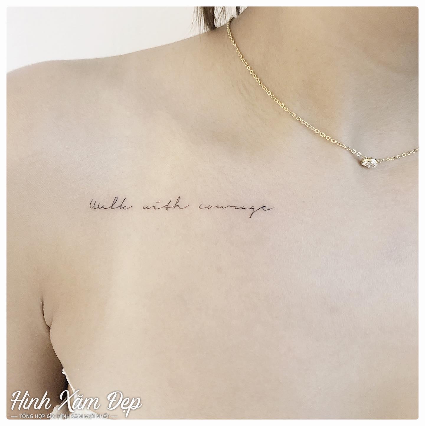 Hình xăm chữ mini vai trước