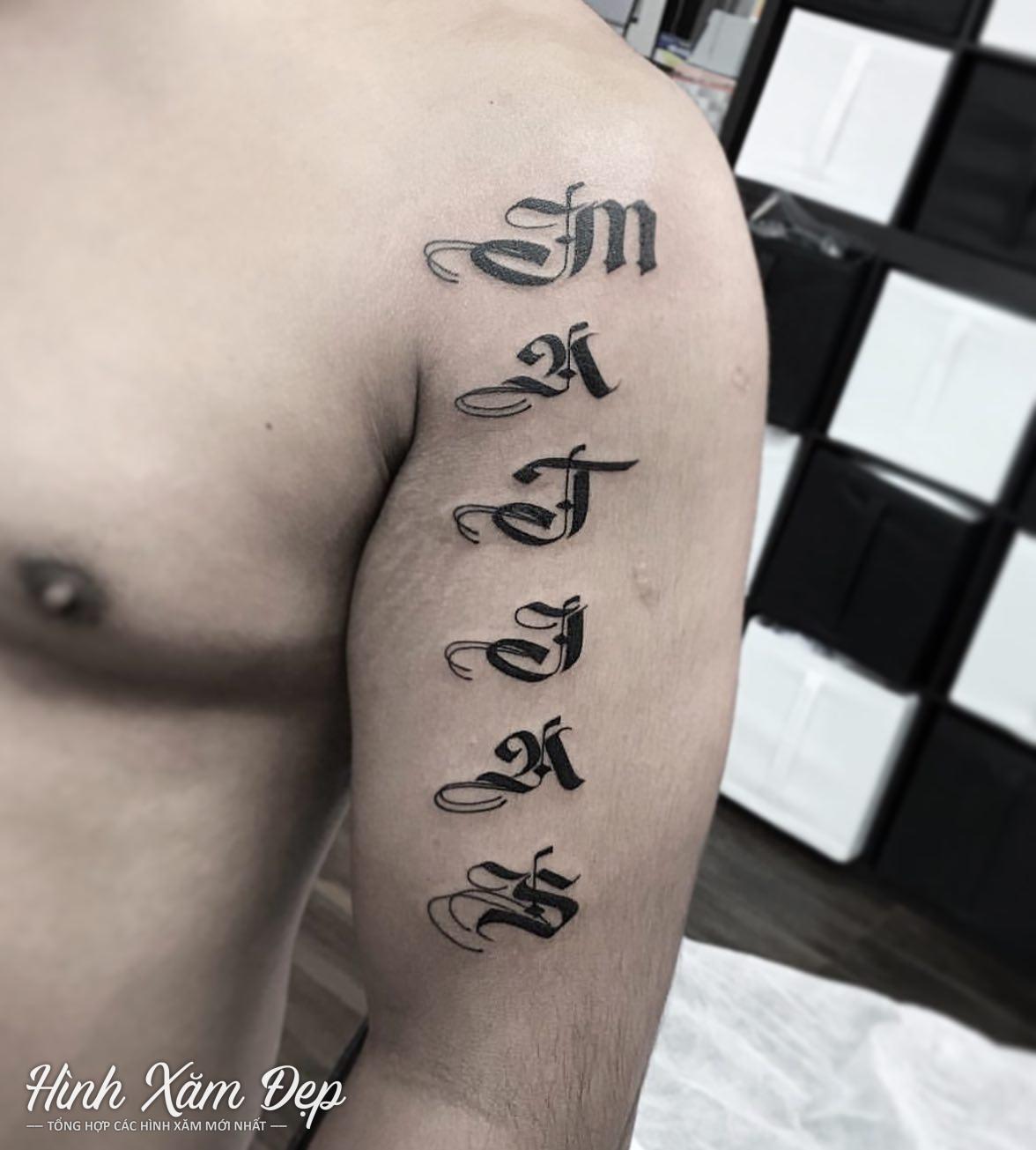 Hình xăm chữ trung bắp tay trong