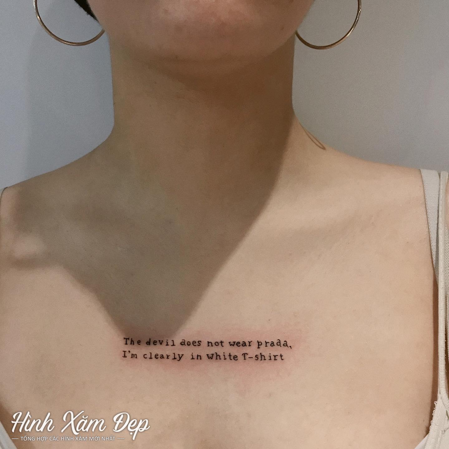 Hình xăm chữ ý nghĩa trước ngực cho nữ