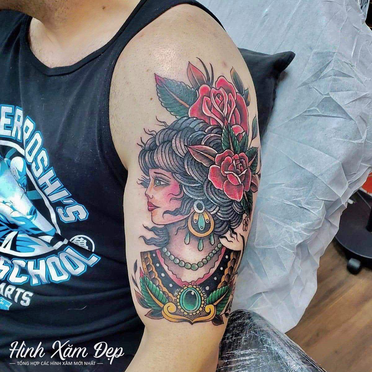 Hình xăm cô gái full bắp tay ngoài