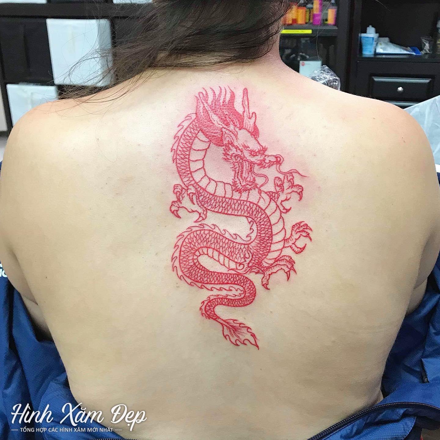 Hình xăm con rồng ở lưng cho nữ