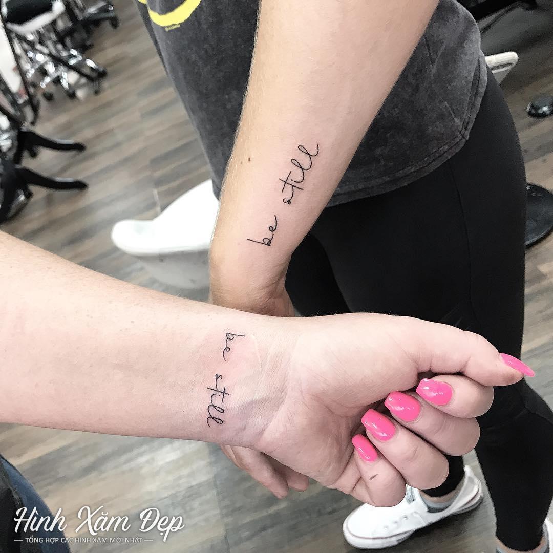 Hình xăm couple nam nữ dọc cổ tay