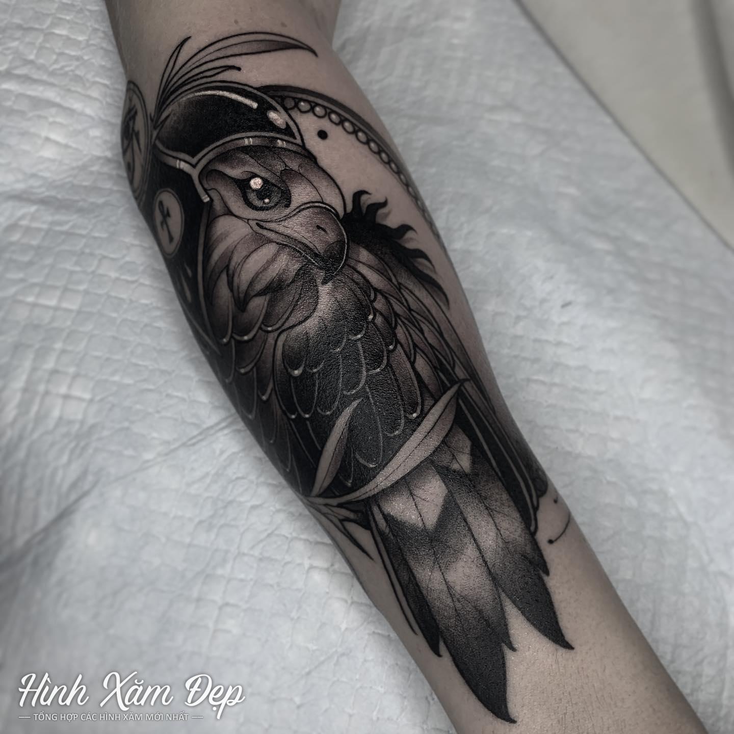 Hình xăm đại bàng cánh tay