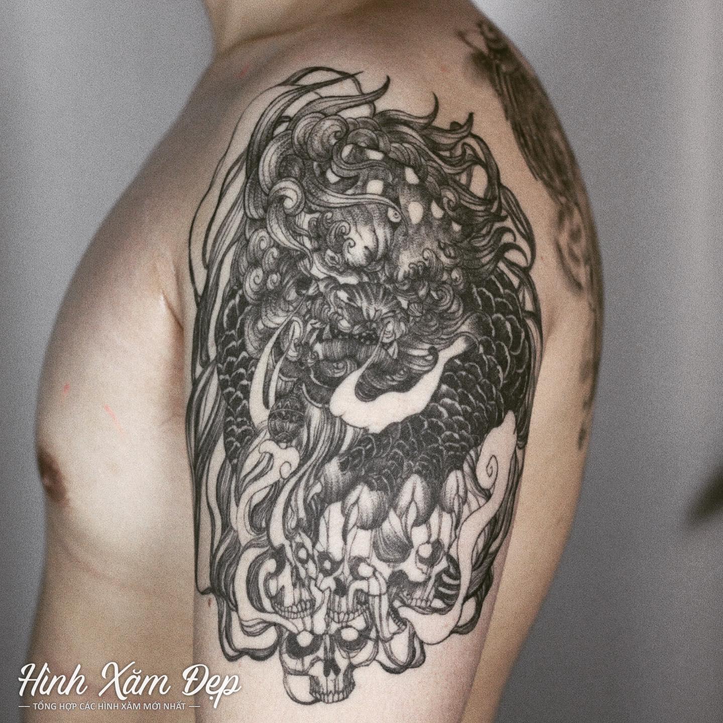 Hình xăm đầu lâu ma mị bắp tay