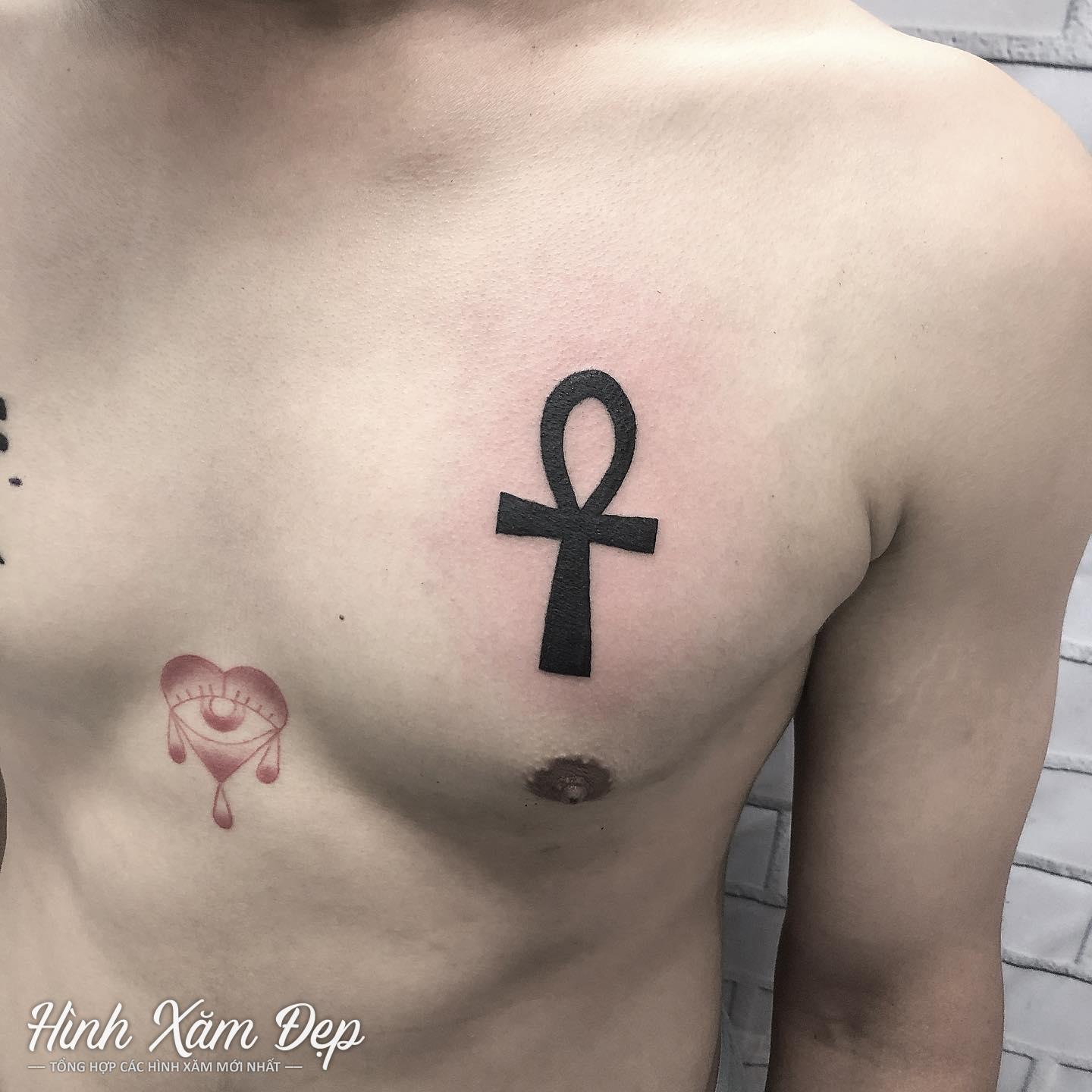 Hình xăm đẹp trước ngực