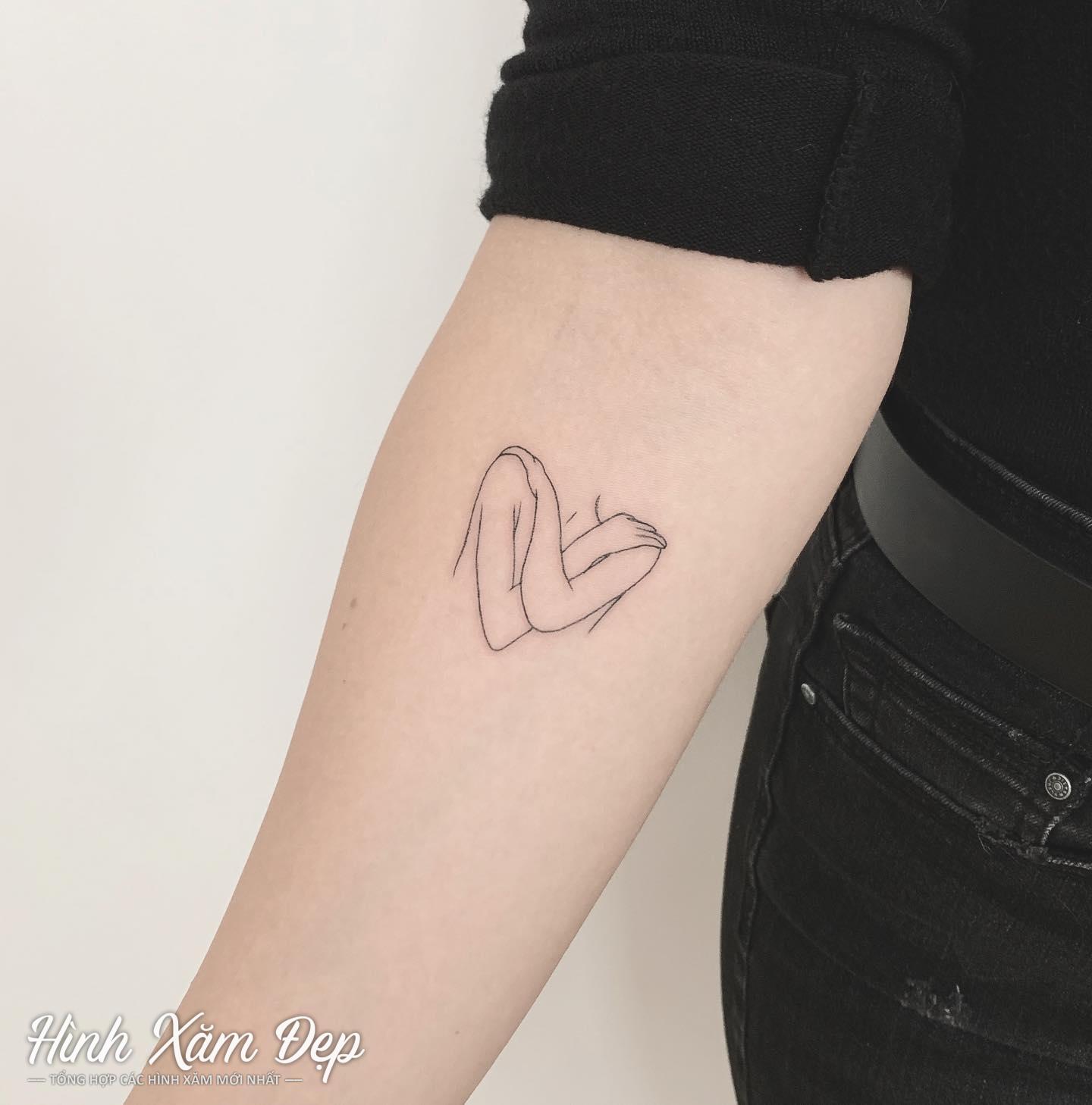 Hình xăm độc lạ cánh tay nữ