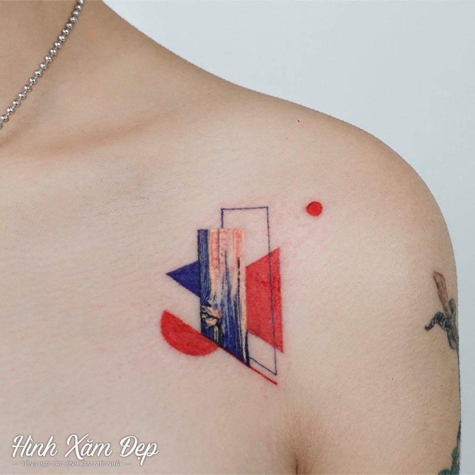 Hình xăm độc lạ vai trước