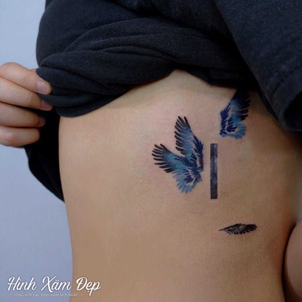 Hình xăm đôi cánh ở sống eo cho nữ
