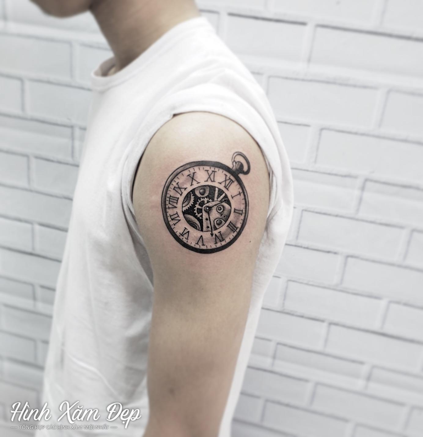 Hình xăm đồng hồ bắp vai