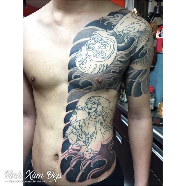 Hình xăm full nửa ngực sang bắp tay