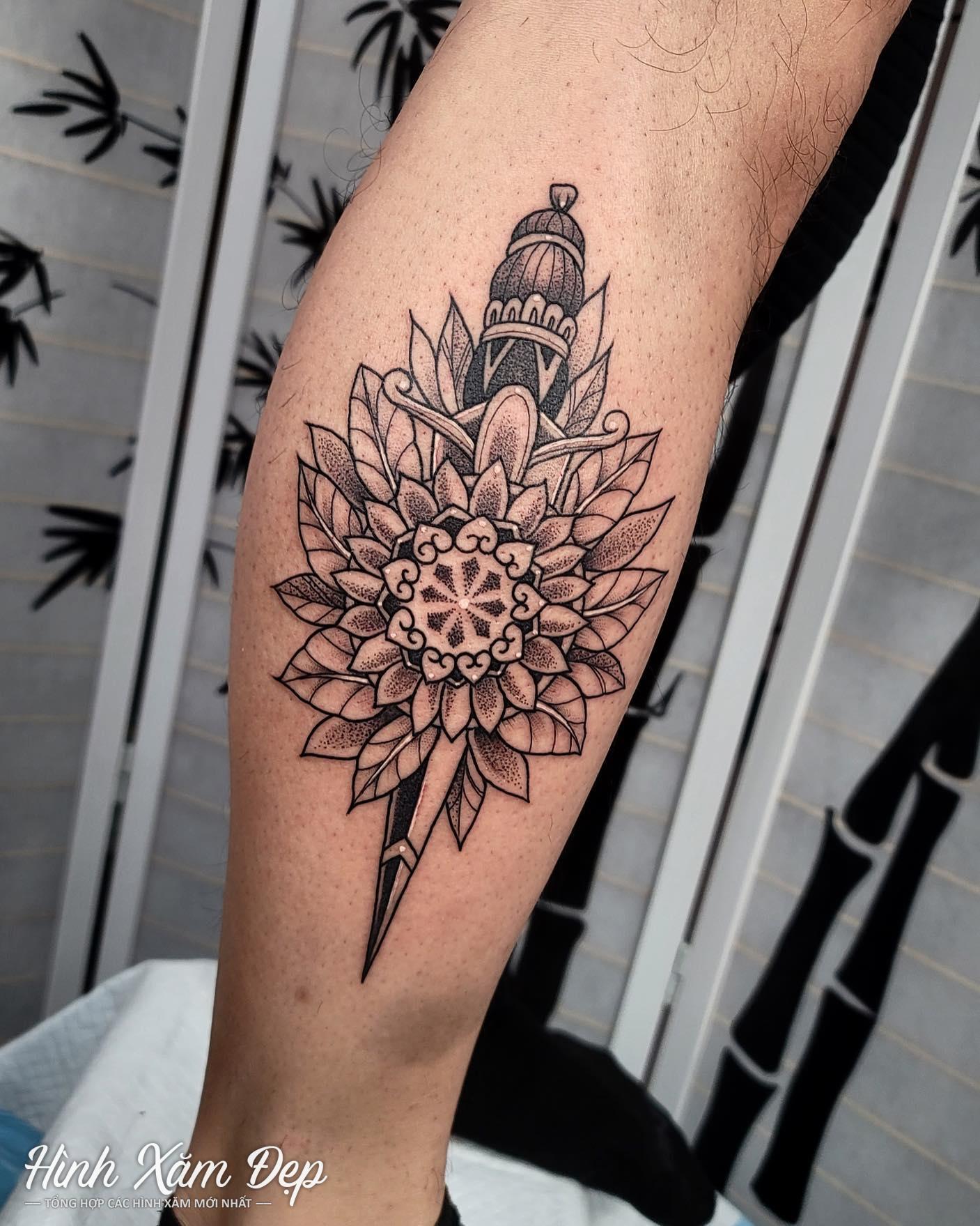 Hình xăm hoa bắp chân