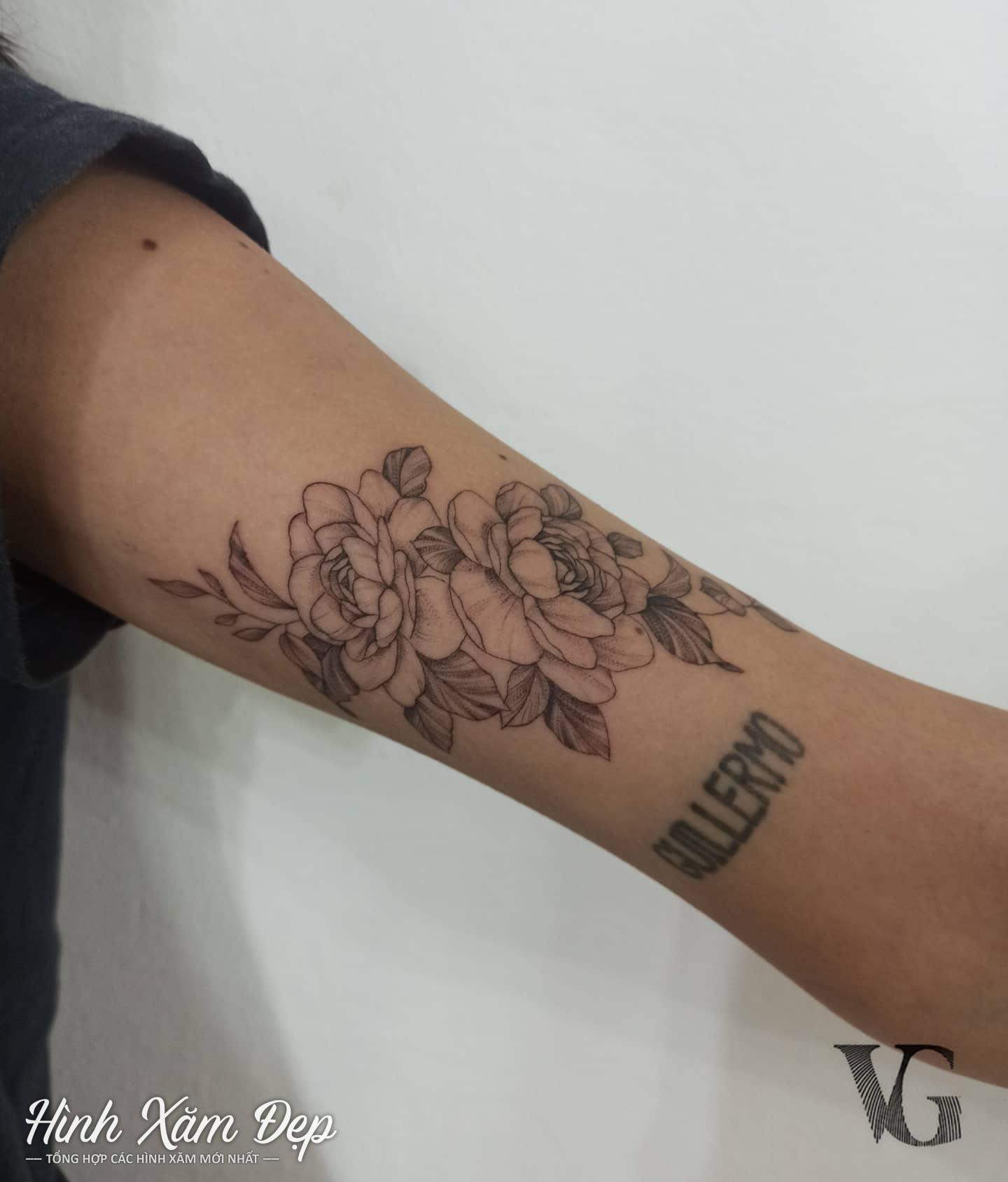 Hình xăm hoa bắp tay (4)