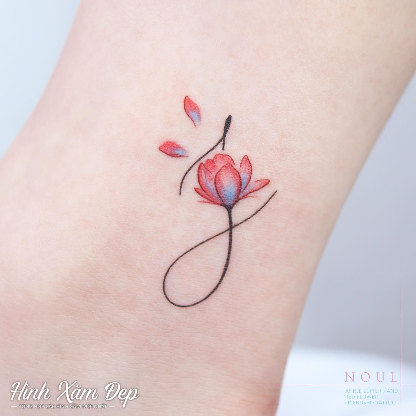 Hình xăm hoa cổ chân