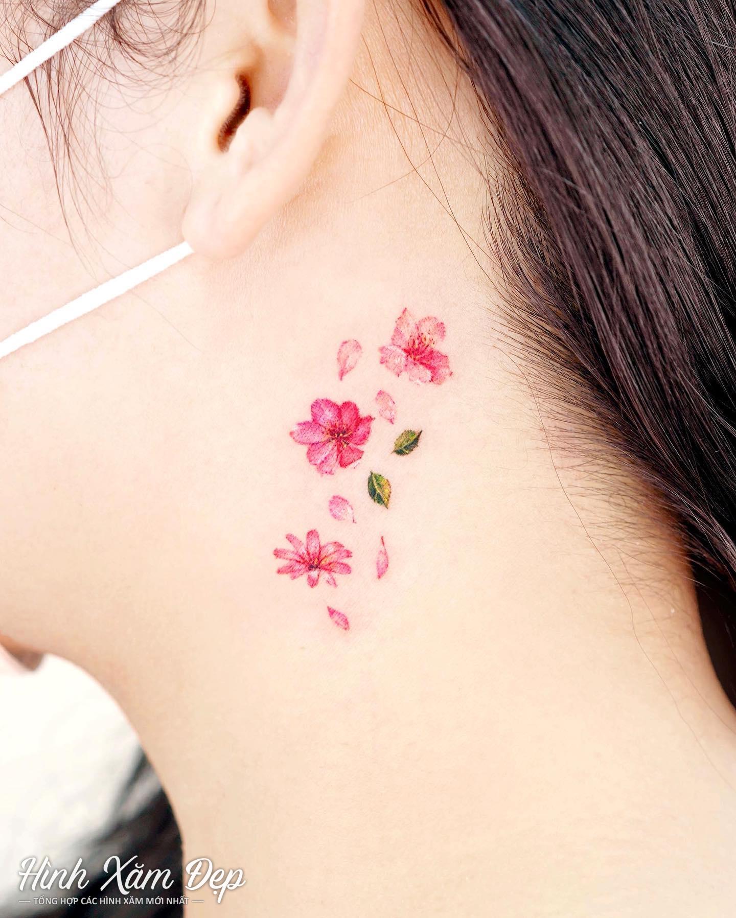 Hình xăm hoa đào mini cổ