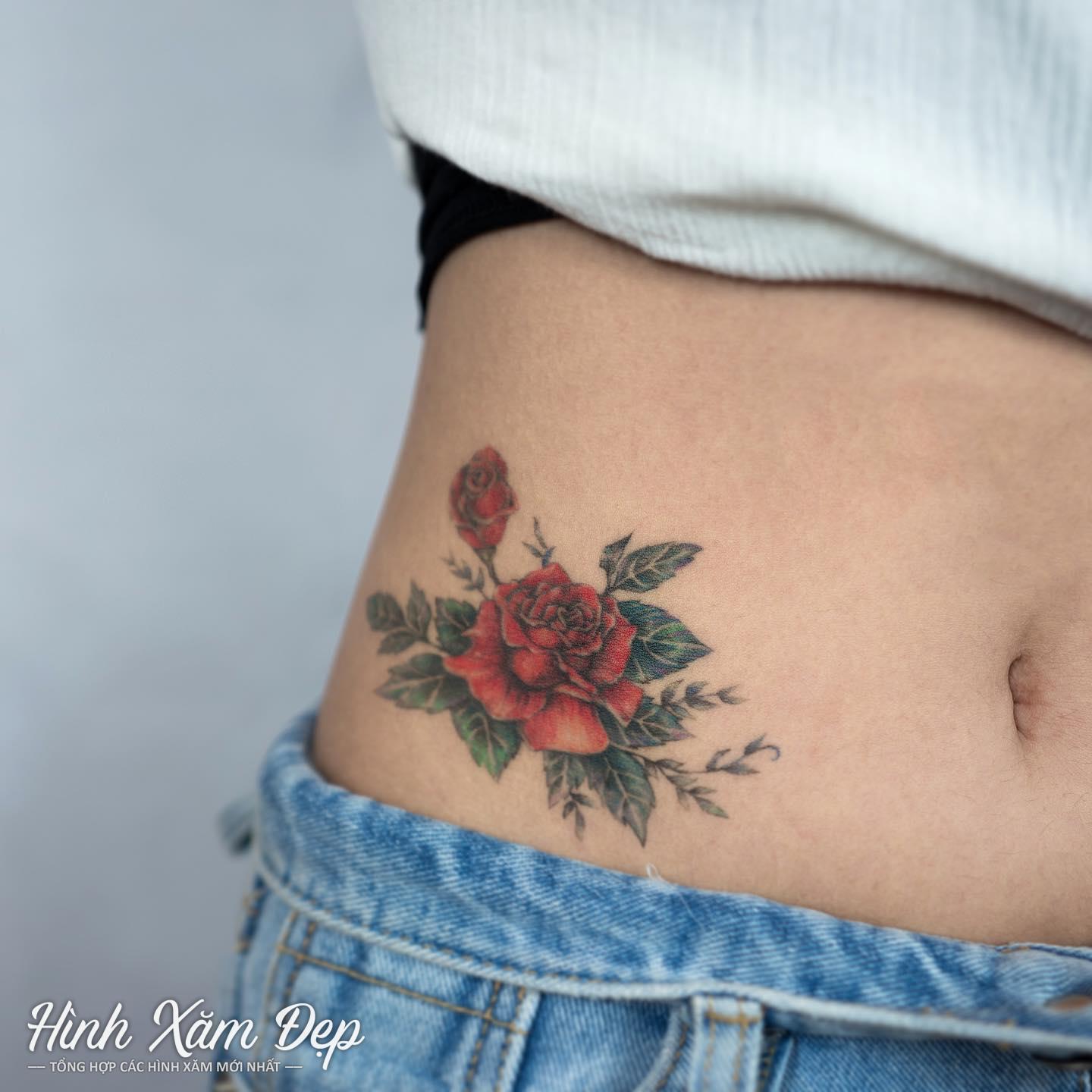 Hình xăm hoa hồng eo