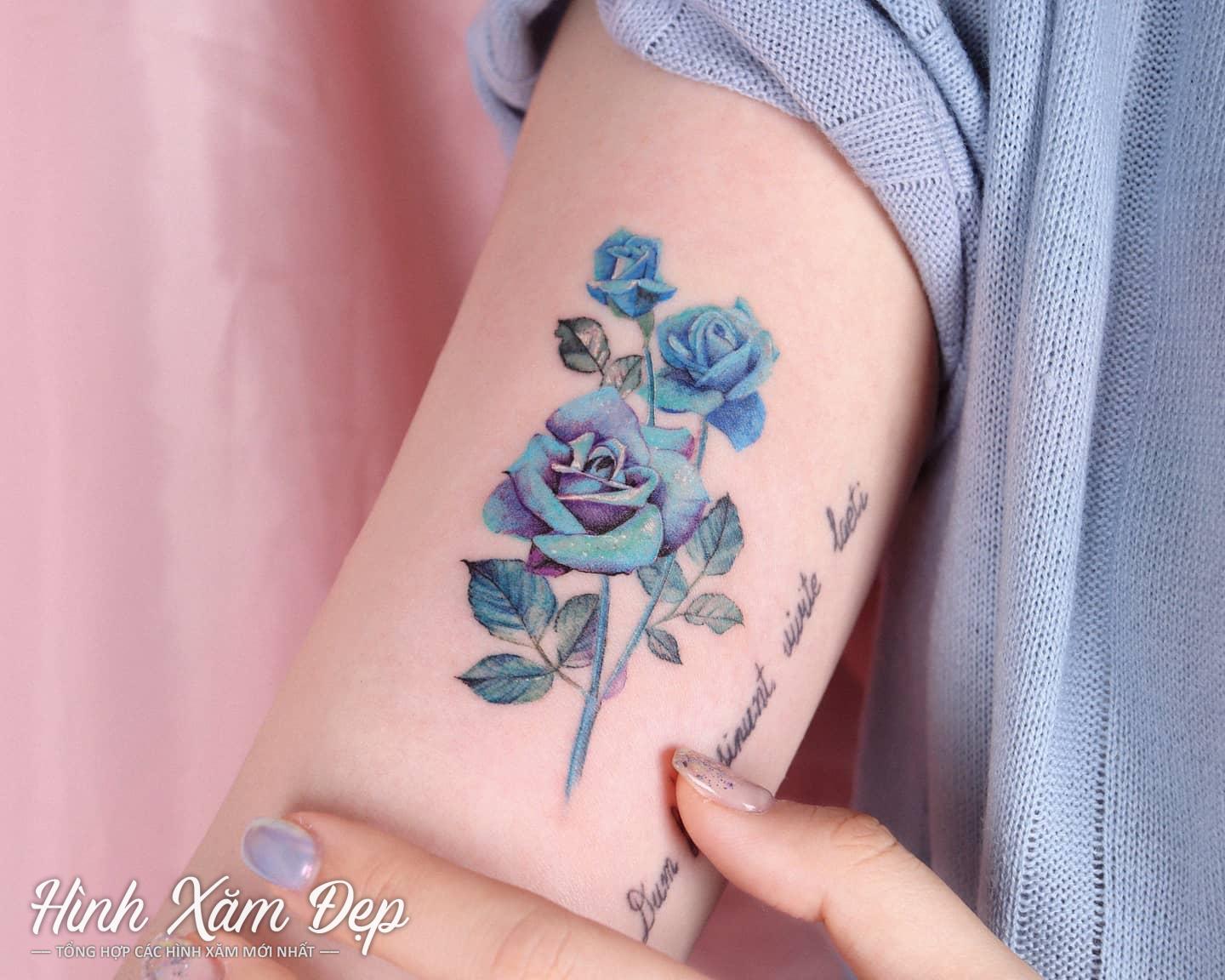 Hình xăm hoa hồng mini bắp tay