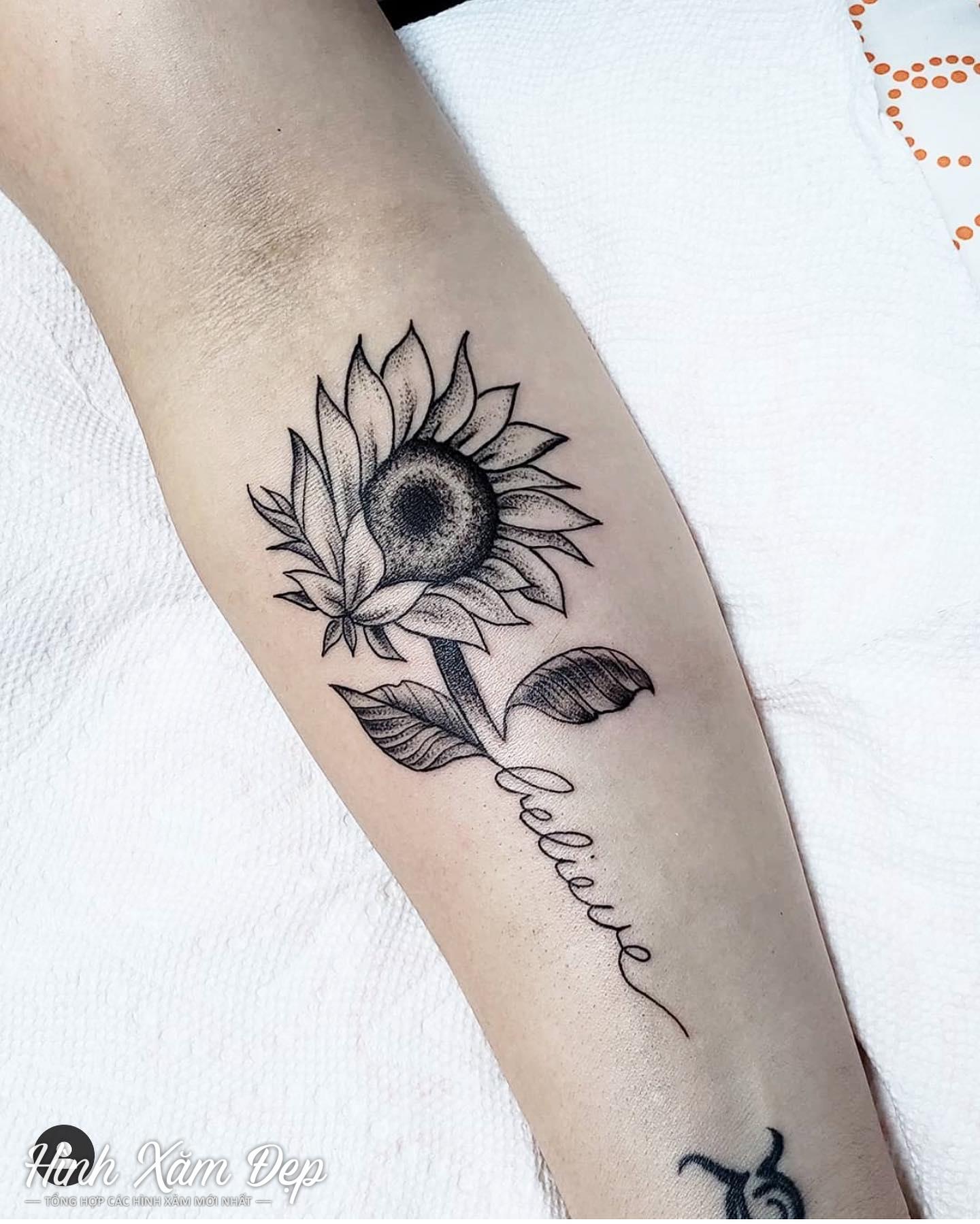 Hình xăm hoa hướng dương bắp tay