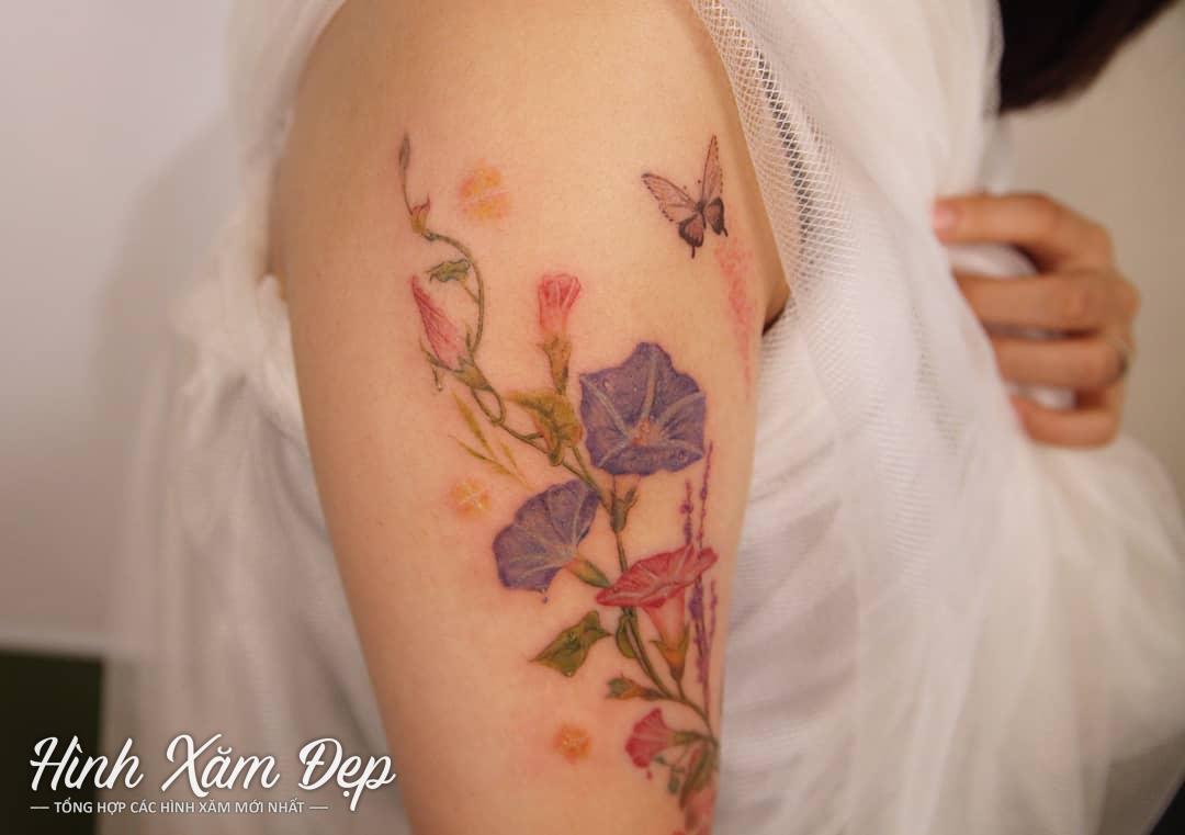 Hình xăm hoa lá bắp tay nữ