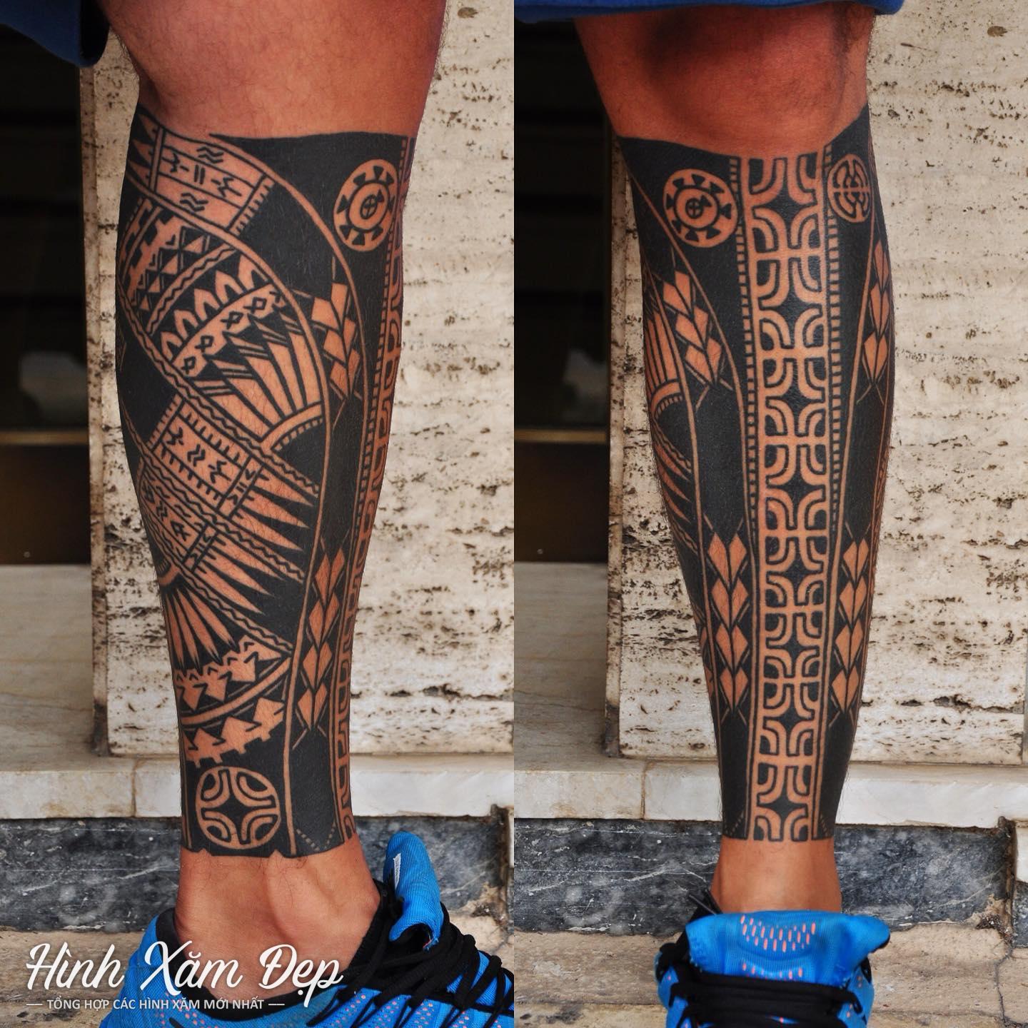 Hình xăm họa tiết maori ôm bắp chân