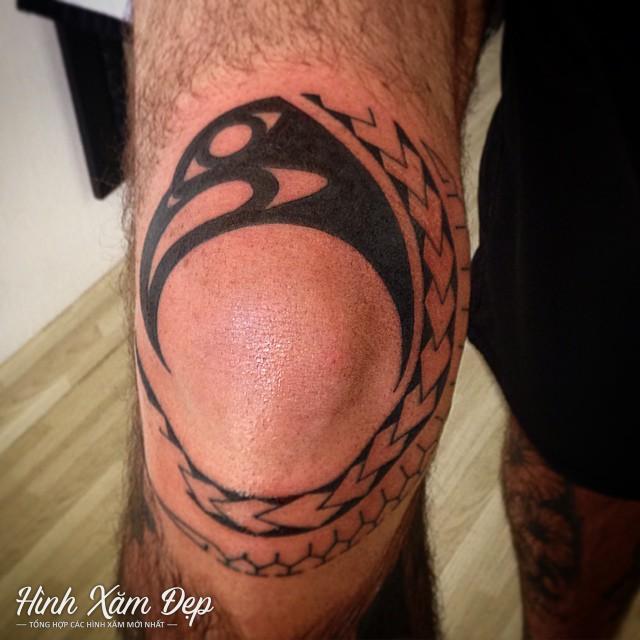 Hình xăm hoa văn đầu gối