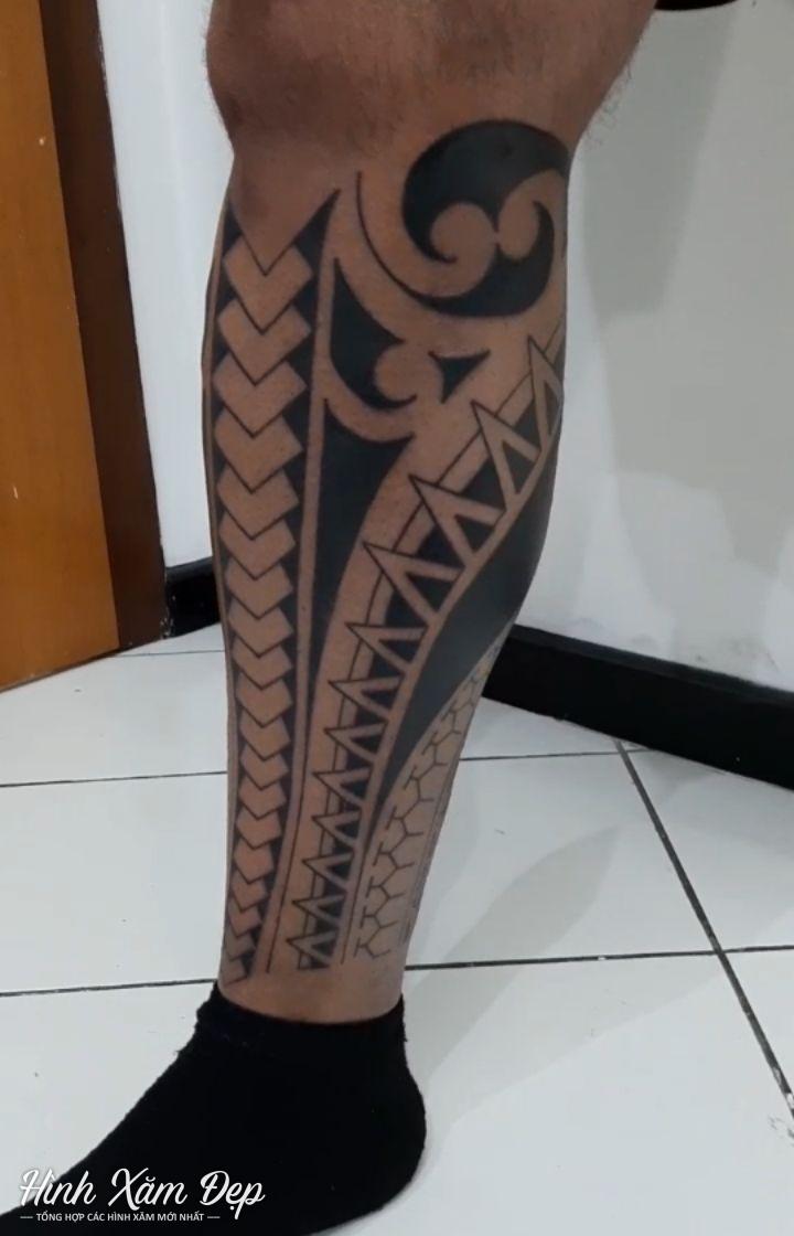 Hình xăm hoa văn maori bắp chân