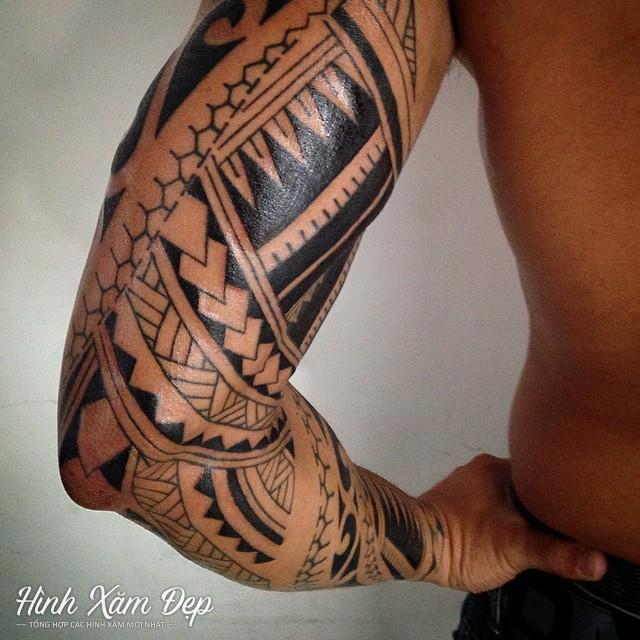 Hình xăm hoa văn maori full tay