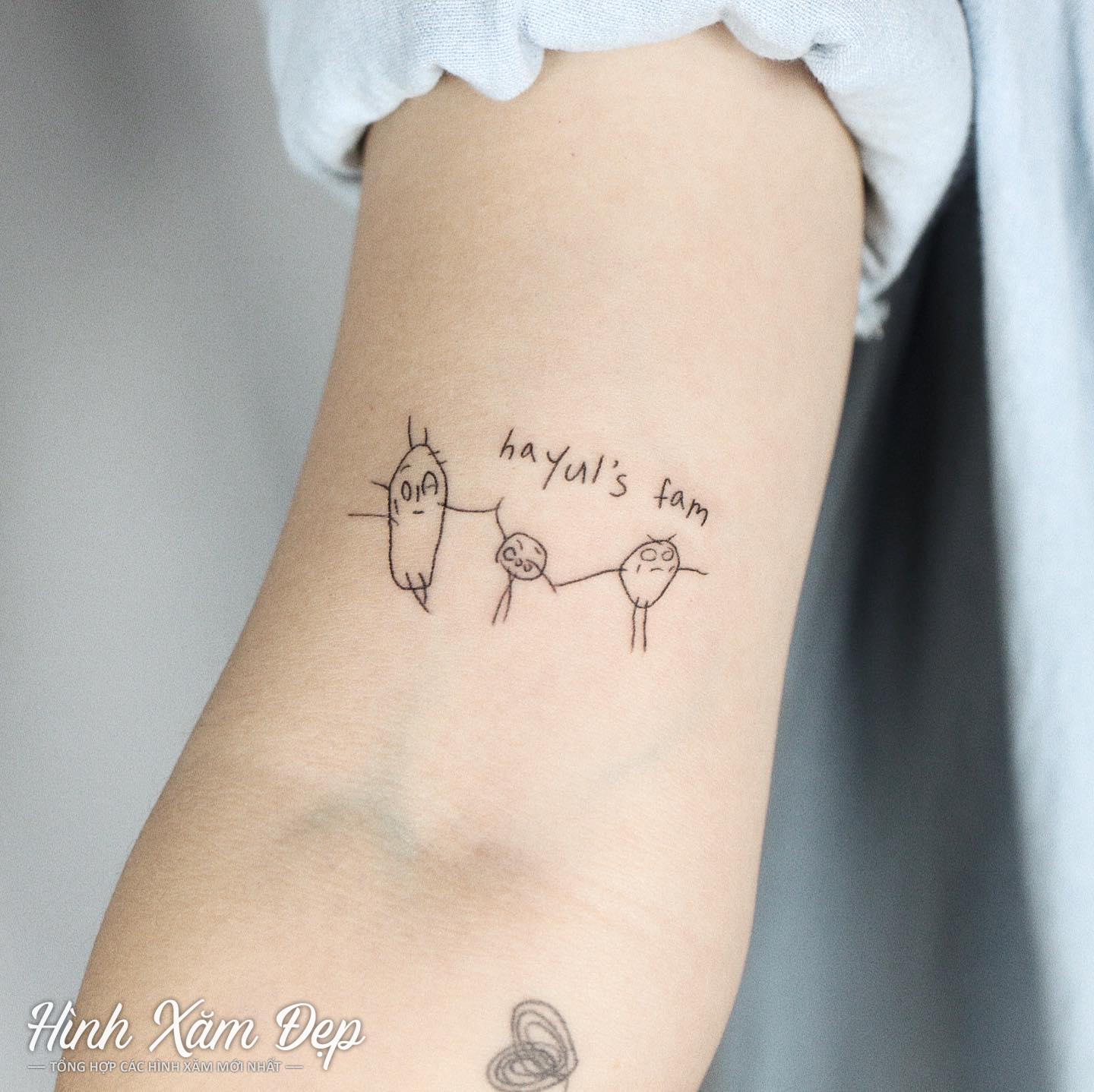 Hình xăm hoạt họa mini cute bắp tay trong