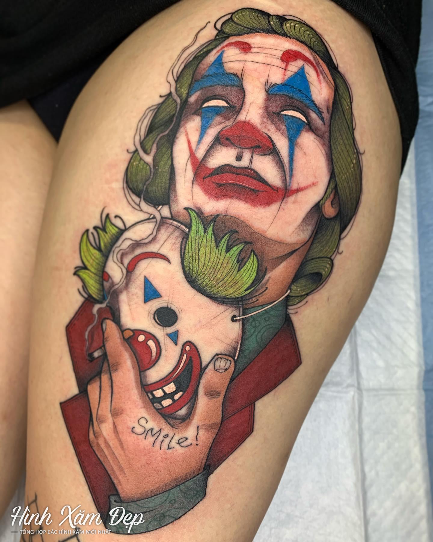 Hình xăm joker bắp đùi