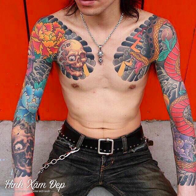 Hình xăm kín từ tay sang ngực