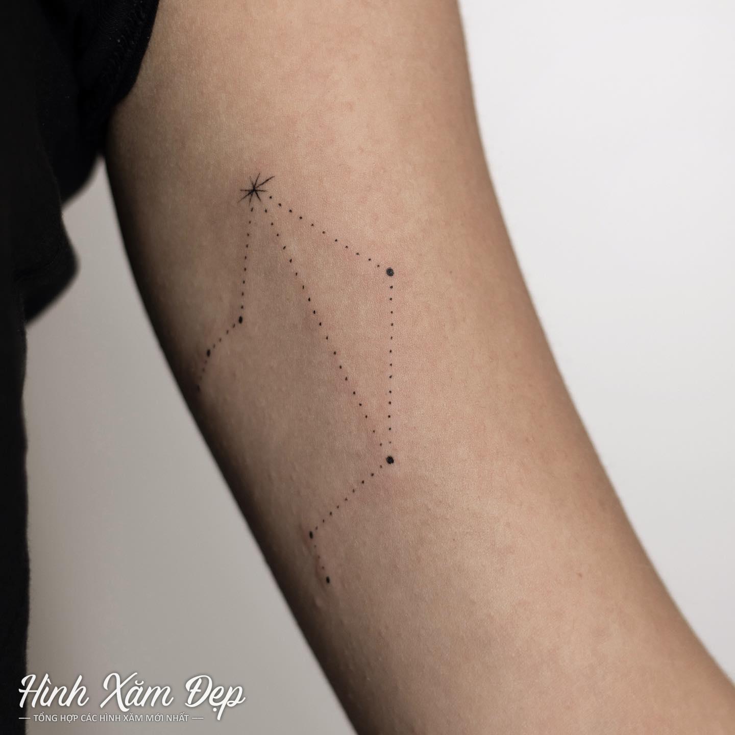 Hình xăm lạ đẹp ở bắp tay trong