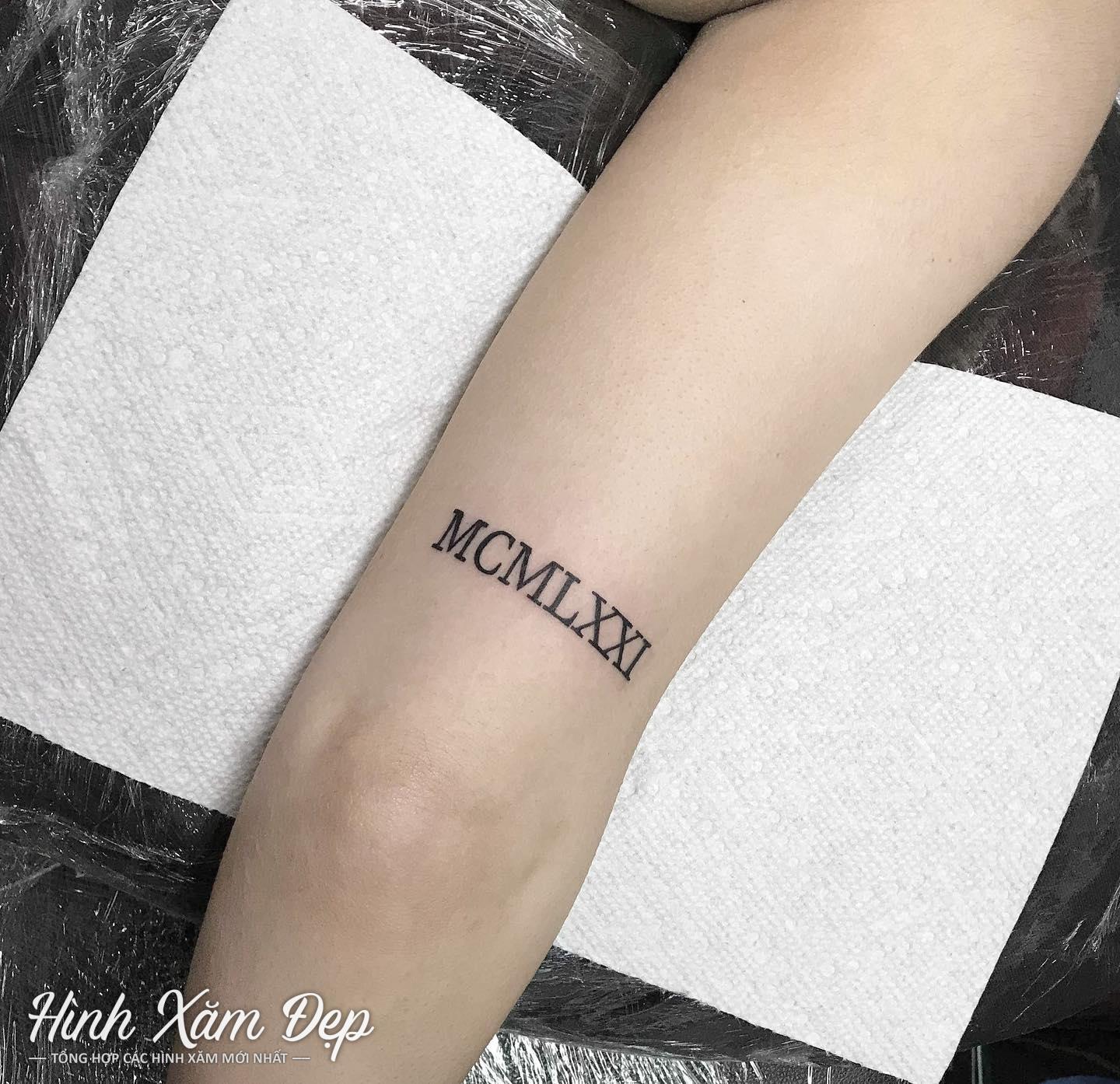 Hình xăm la mã bắp tay ngoài