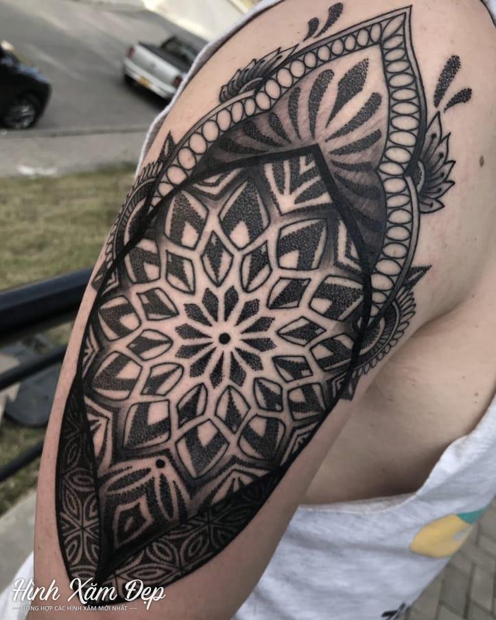Hình xăm mandala bắp tay