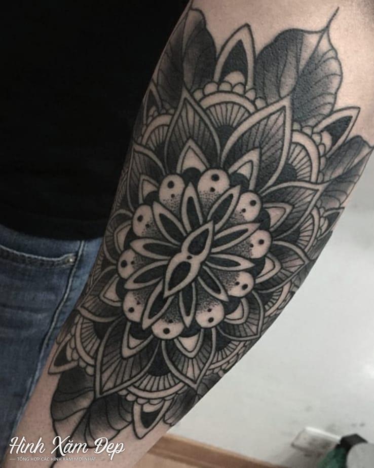 Hình xăm mandala cánh tay