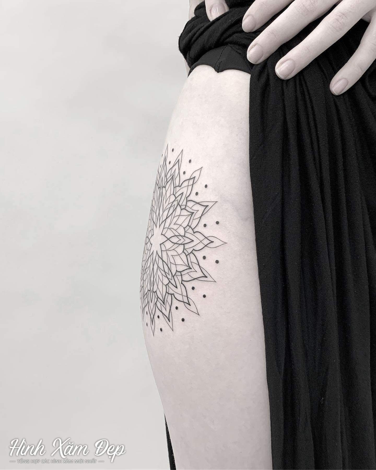 Hình xăm mandala hông