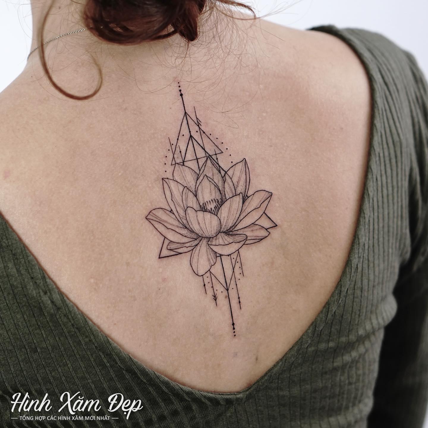 Hình xăm mandala sống lưng
