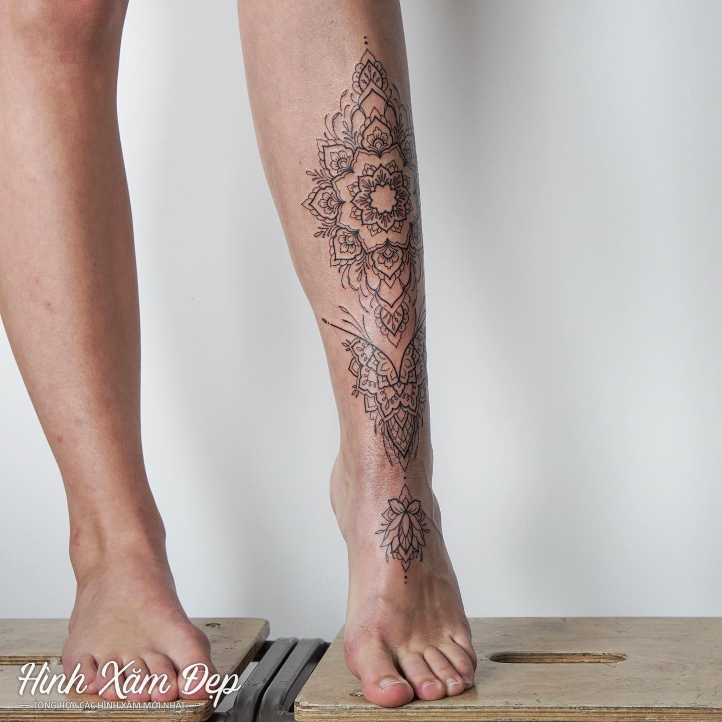 Hình xăm mandala từ đầu gối xuống mu bàn chân