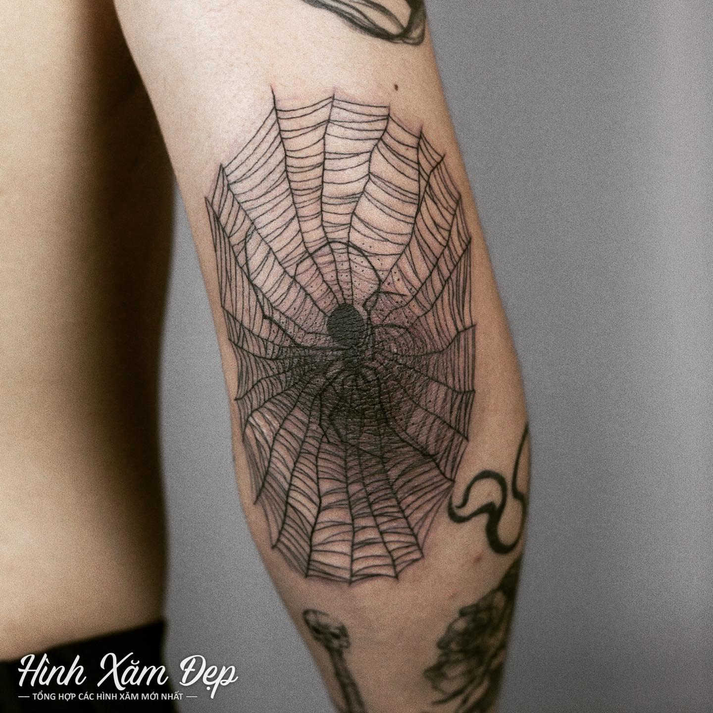 Hình xăm mạng nhện cùi trỏ