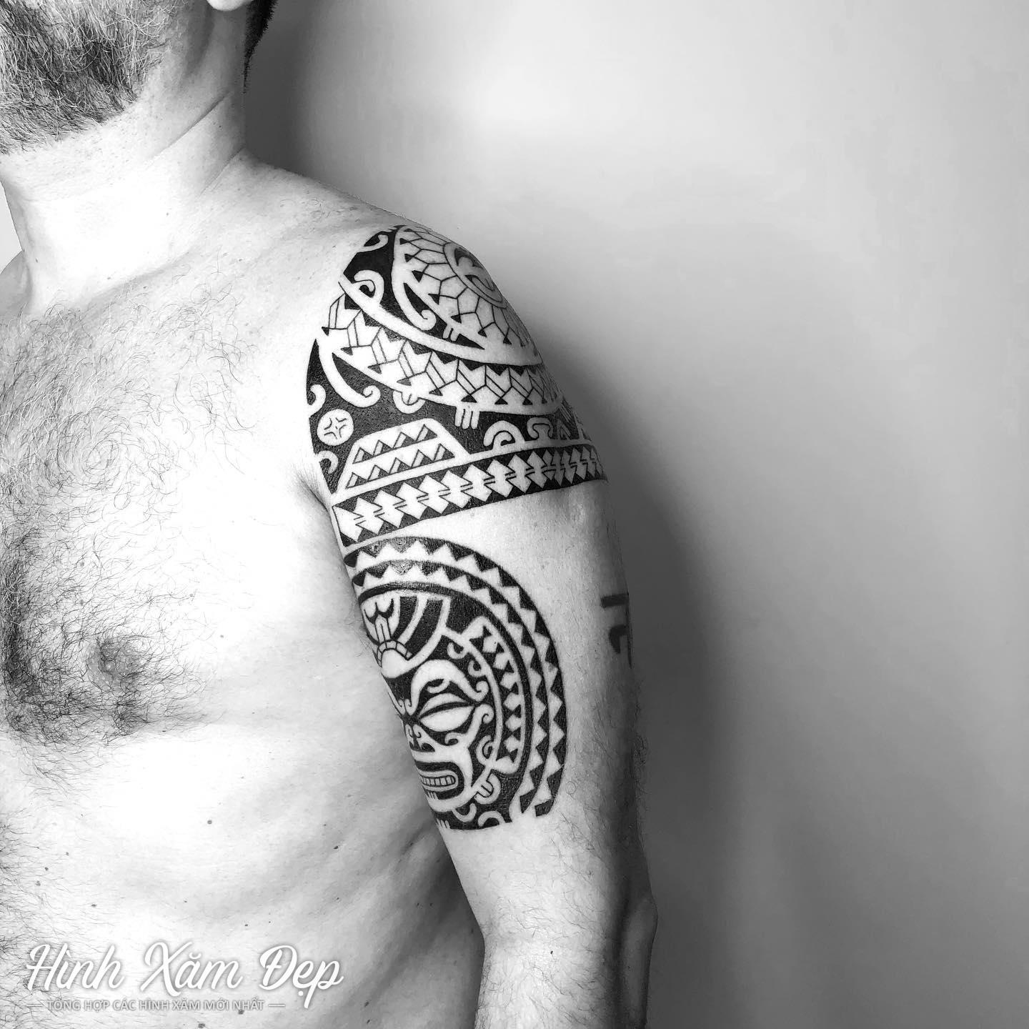 Hình xăm maori bắp tay