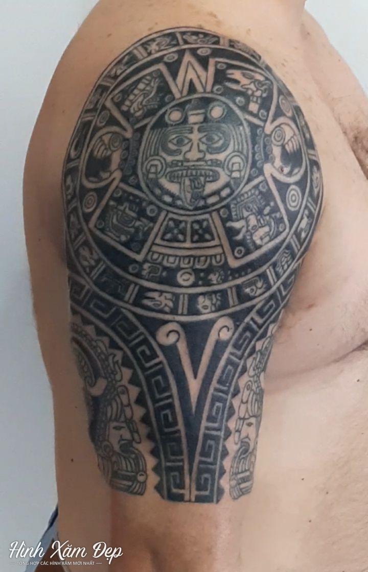 Hình xăm maori bắp tay nam